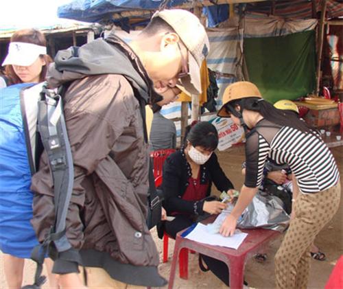 Tàu xuất bến “ngẫu hứng”, hành khách thi nhau… chạy!