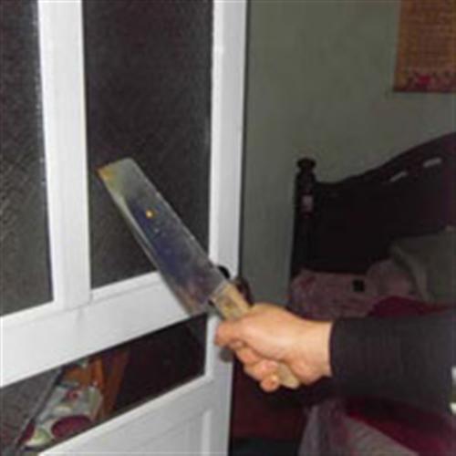 Chém đứt cổ bạn nhậu vì không mua mồi
