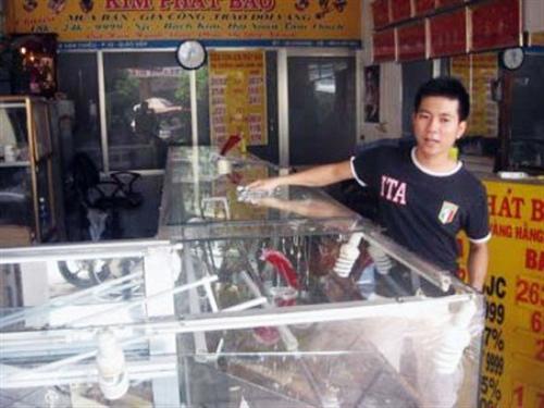 Giả công an bắt cướp tiệm vàng… để cướp thật