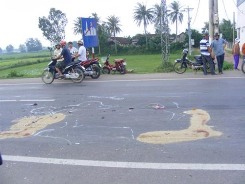 Cả gia đình 4 người chết thảm vì TNGT