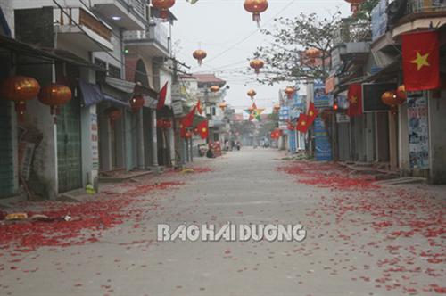 Xác pháo đỏ đường ở Hải Dương