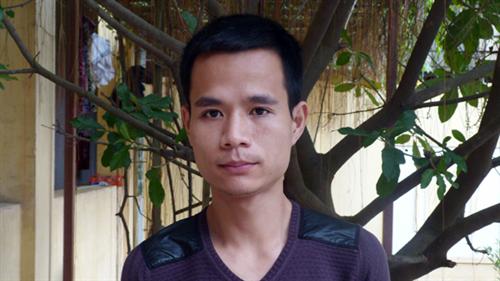 Kẻ tấn công, đổ sơn lên đầu thầy giáo ra đầu thú
