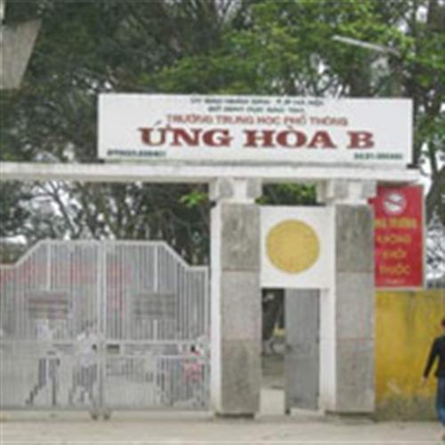 HN: Hai học sinh chém nhau giữa sân trường