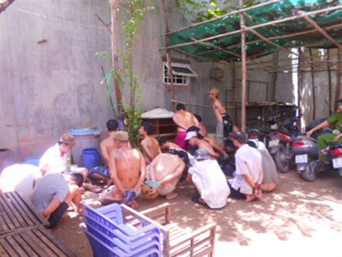 Nổ súng chỉ thiên, phá tan trường gà