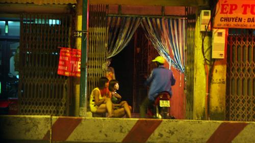Lo ngại... thả gái bán dâm