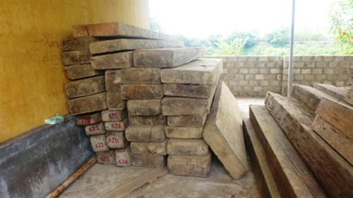 Bắt xe “thùng” chở gỗ lậu