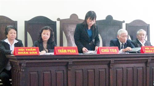 Buồn vui ở hàng ghế phán xét