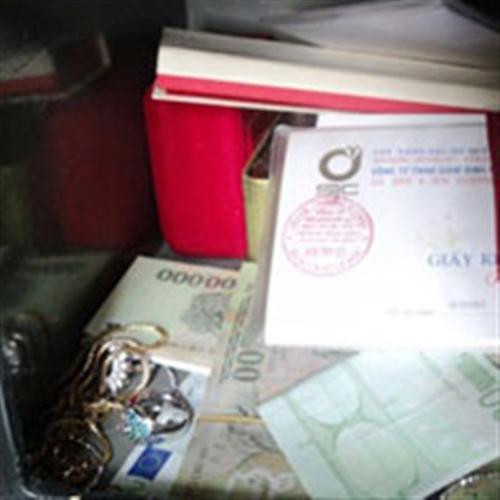 Táo tợn đập đầu chủ quán, cướp tài sản