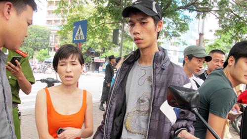 Giấu đồ nghề ma túy trong áo ngực