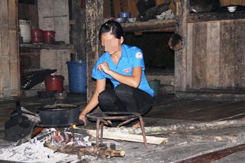 Yêu đại gia, nữ sinh bị đánh ghen kinh hoàng?