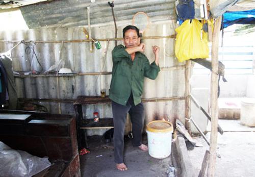Cụ ông 85 tuổi đánh gục 3 tên cướp trong đêm