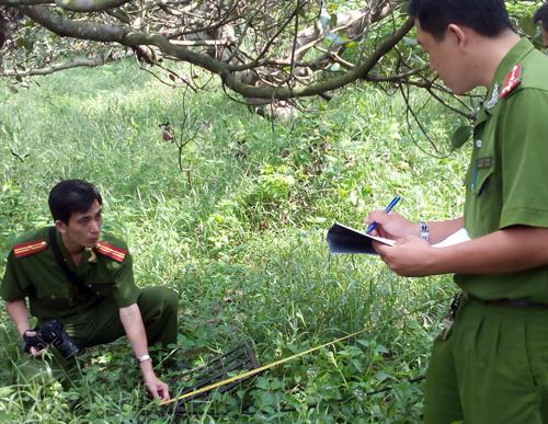 Thi thể phụ nữ bị siết cổ trong vườn điều