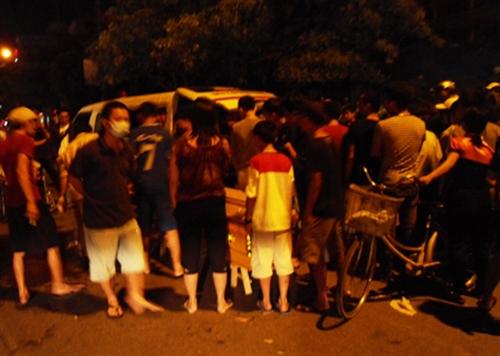 Hai chú cháu bị ô tô tông chết trên đường đi đám cưới về