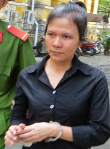 Trốn truy nã, mạo danh vợ “sếp bự” để lừa đảo