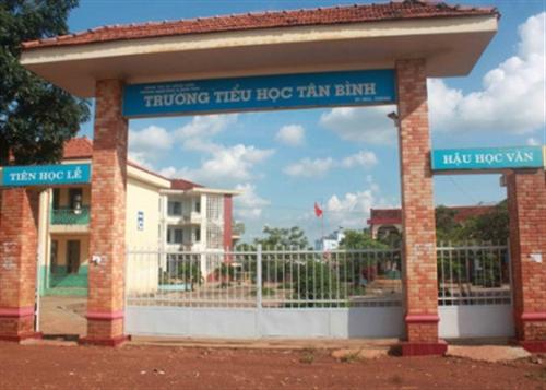 Hơn 900 học sinh phải nghỉ học vì một đám tang