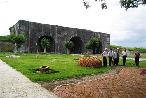 Những bí ẩn xung quanh thành nhà Hồ